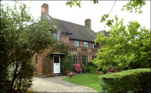 03 Raeburn Close